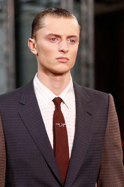 Look 12